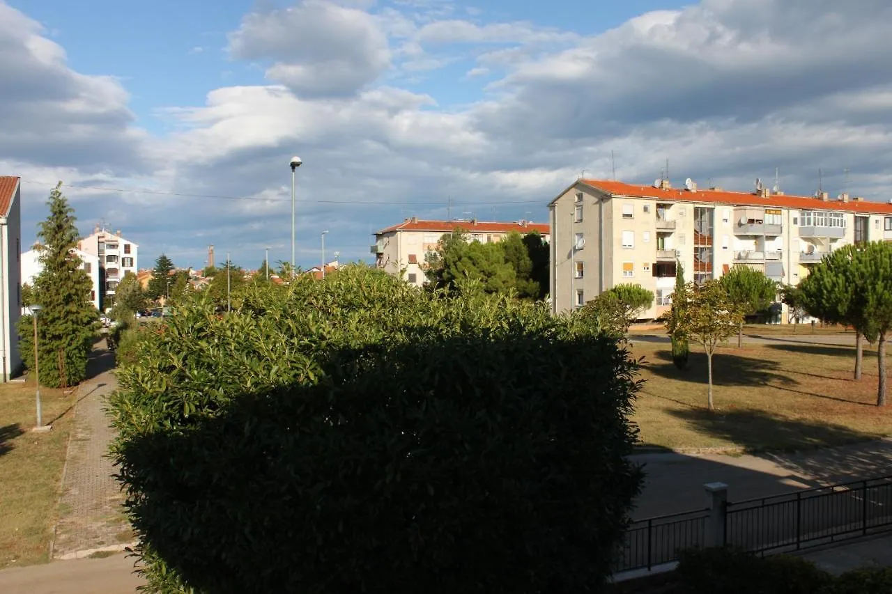 Apartments With A Parking Space Umag - 7057 0*,